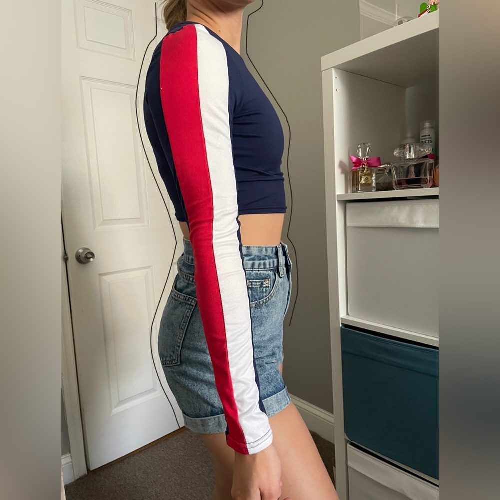 Cute long sleeve crop top